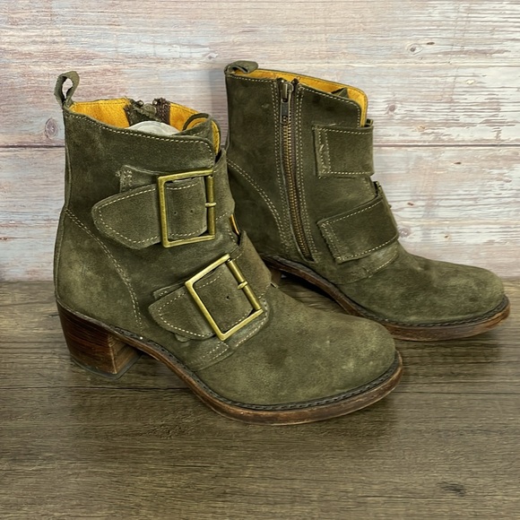 Frye Sabrina Double Buckle Bootie. - Picture 3 of 10